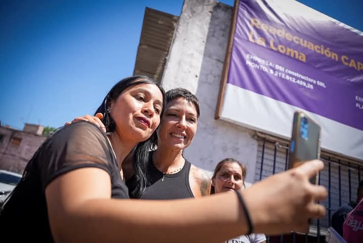 MAYRA RECORRIÓ LAS OBRAS DEL CAPS LA LOMA CON FINANCIAMIENTO 100% MUNICIPAL