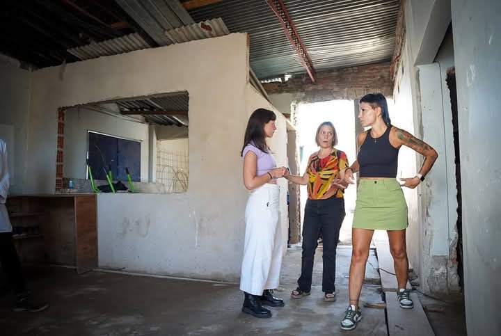 MAYRA RECORRIÓ LAS OBRAS DEL CAPS LA LOMA CON FINANCIAMIENTO 100% MUNICIPAL