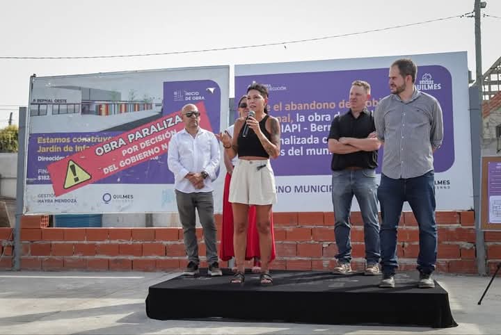 MAYRA EN LA REANUDACIÓN DE LA CONSTRUCCIÓN DEL JARDÍN DE INFANTES EN IAPI