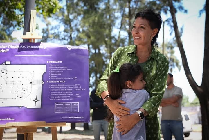 MAYRA RECORRIÓ LA OBRA DE LA PLAZOLETA DE MOSCONI Y PELLEGRINI EN QUILMES 