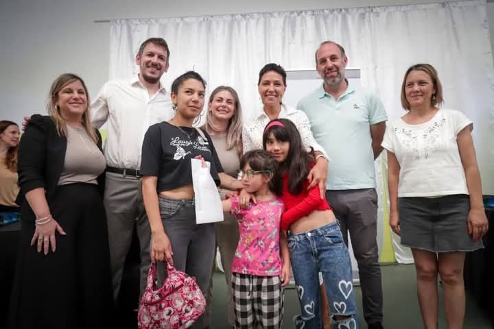 MAYRA ENTREGÓ ANTEOJOS DEL PROGRAMA “VER PARA APRENDER”