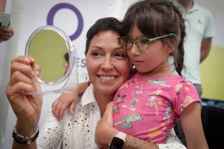MAYRA  ENTREGÓ ANTEOJOS A NIÑOS Y NIÑAS DE ESCUELAS PRIMARIAS