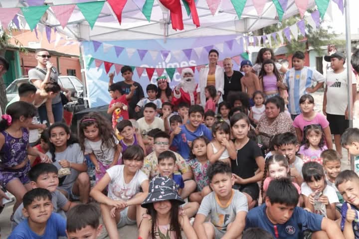 MAYRA PARTICIPÓ DEL BRINDIS NAVIDEÑO CON VECINOS Y VECINAS EN BARRIO ITATÍ