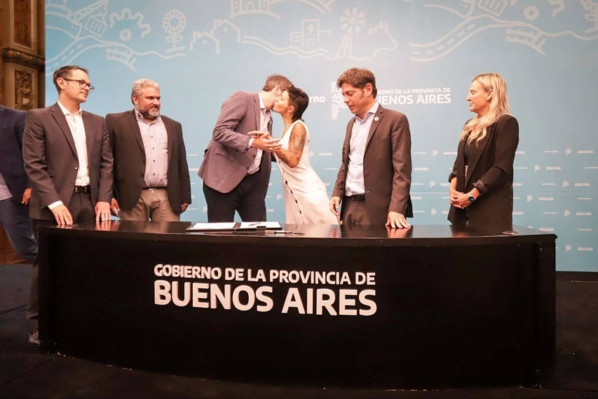 FIRMA PARA ADQUIRIR UN CAMIÓN COMPACTADOR DE RESIDUOS DE CARGA LATERAL