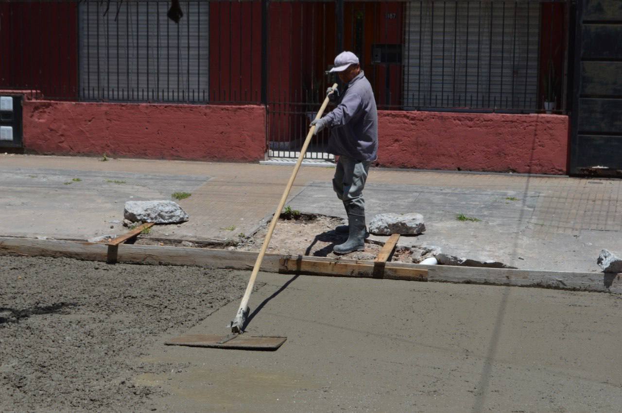 EL MUNICIPIO CONTINÚA REALIZANDO TRABAJOS DE BACHEO CON HORMIGÓN 
