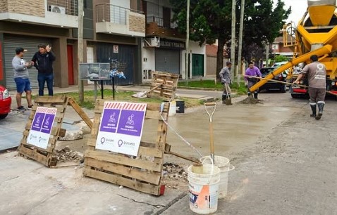 EL MUNICIPIO CONTINÚA REALIZANDO TRABAJOS DE BACHEO CON HORMIGÓN 