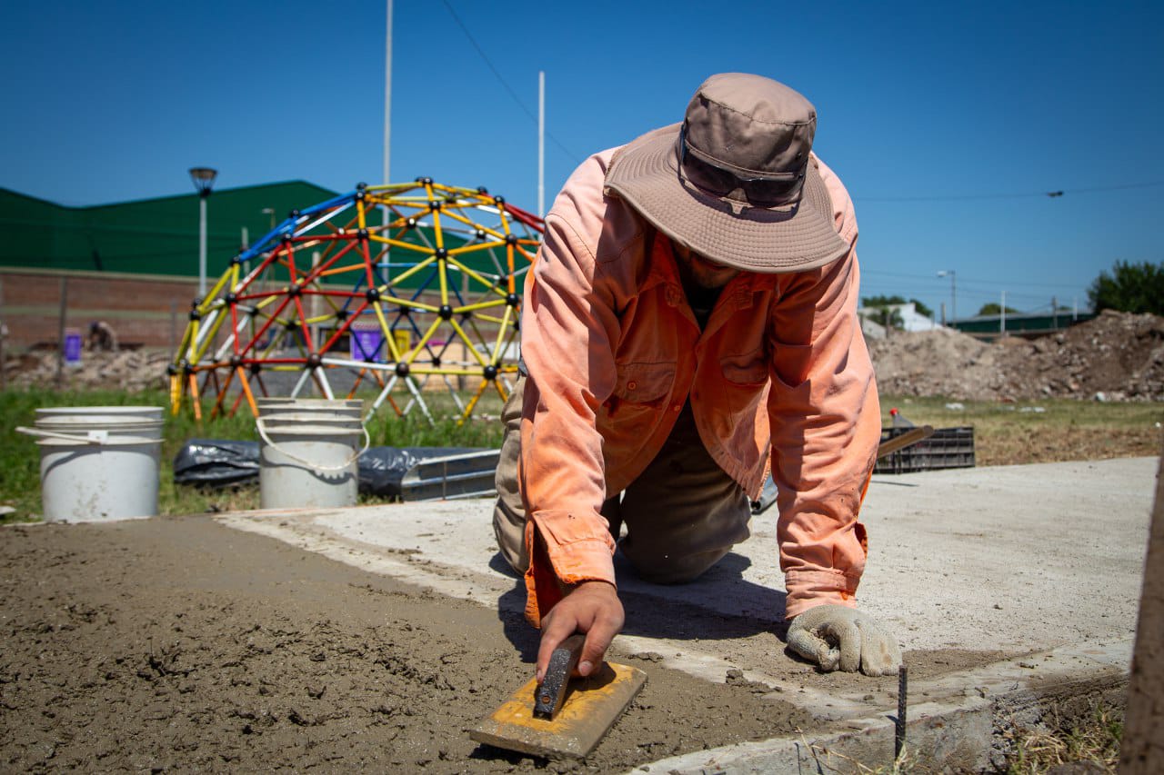 COMENZARON LAS OBRAS DE MEJORA EN LA PLAZA ARA SAN JUAN-PASEO DE LA LEALTAD