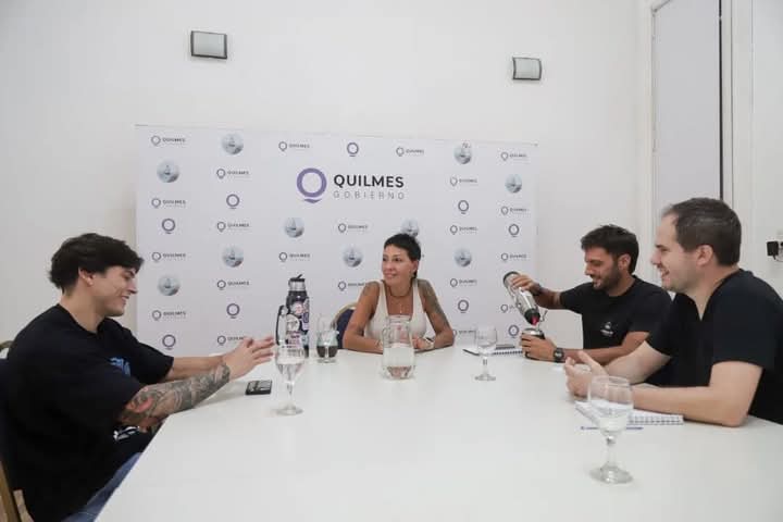 MAYRA SE REUNIÓ CON REPRESENTANTES DE CLUBES DE BARRIO Y LES ENTREGÓ UN APO