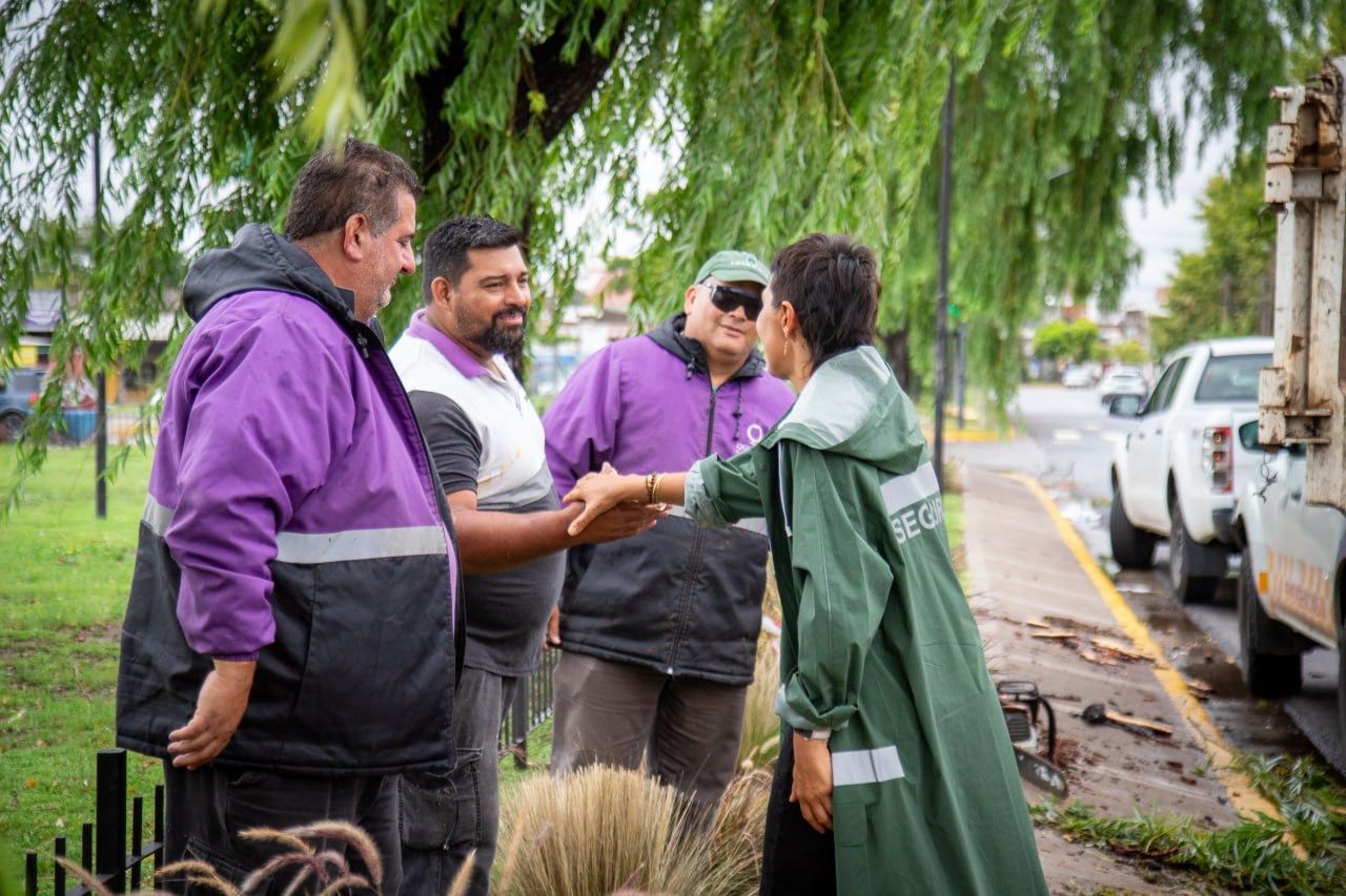 MAYRA SUPERVISÓ TRABAJOS DE LIMPIEZA Y MANTENIMIENTO EN TRIÁNGULO DE BERNAL