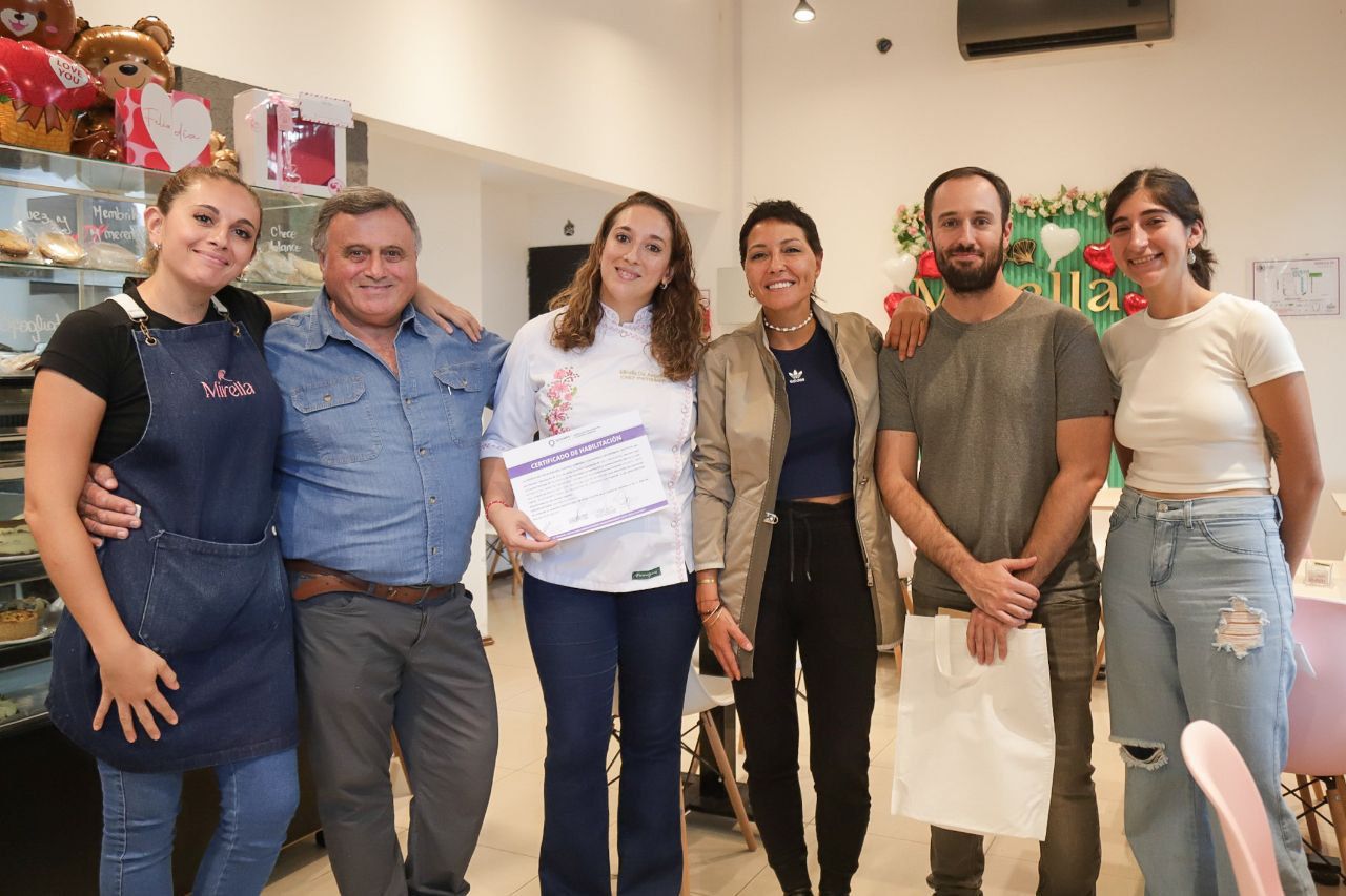 MAYRA  ENTREGÓ UNA HABILITACIÓN Y SUPERVISÓ UN OPERATIVO DE LIMPIEZA