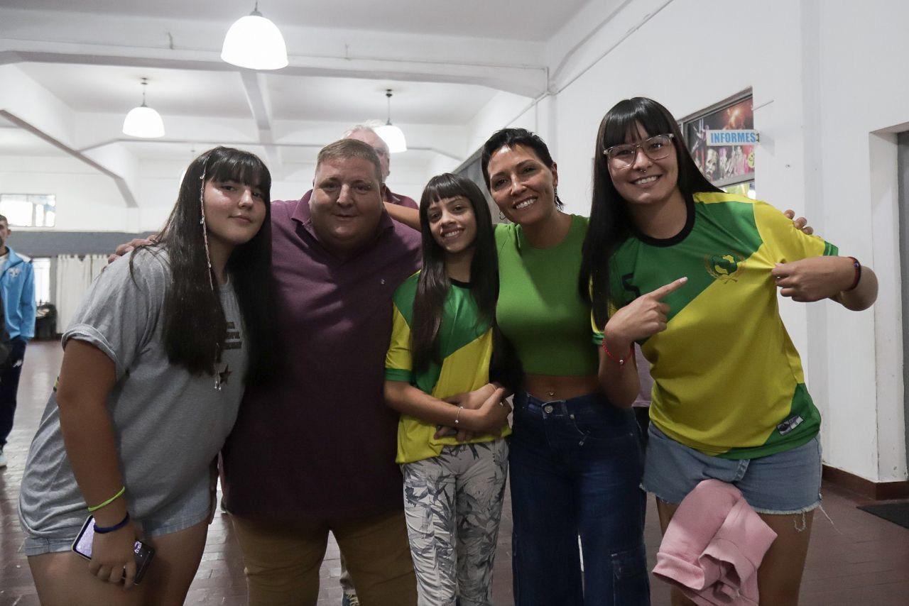 MAYRA ENTREGÓ MATERIALES DEPORTIVOS A INSTITUCIONES LOCALES 