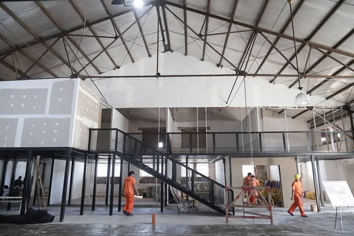 MAYRA VISITÓ EL AVANCE DE LAS OBRAS DE REFACCIÓN EES Nº 16 DE QUILMES OESTE
