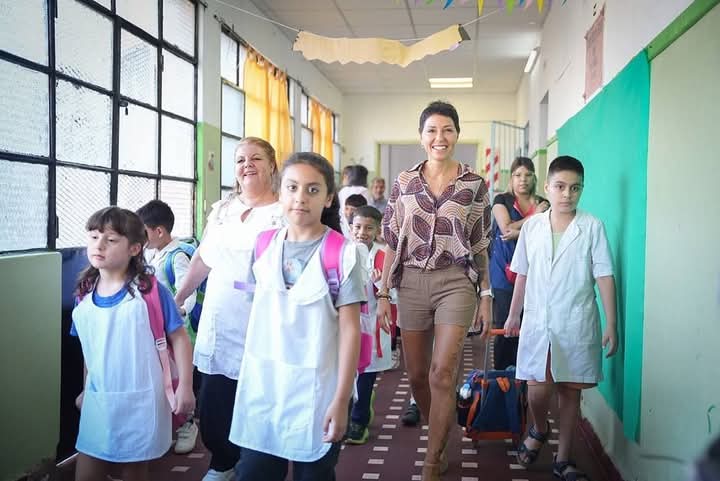 MAYRA ENCABEZÓ EL ACTO DE INICIO DEL CICLO LECTIVO 2025 EN LA EP Nº 3