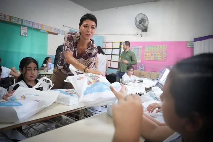 MAYRA ENCABEZÓ EL ACTO DE INICIO DEL CICLO LECTIVO 2025 EN LA EP Nº 3