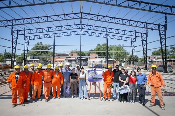    MAYRA RECORRIÓ OBRAS EN KOLYNOS: NUEVO POLIDEPORTIVO Y PAVIMENTO