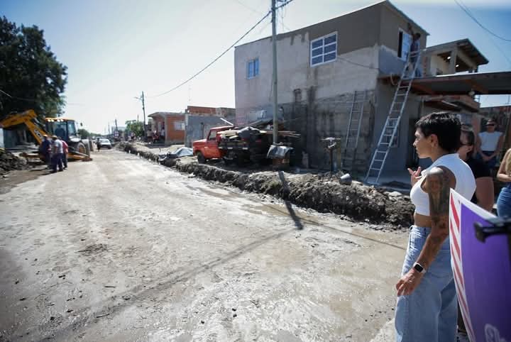   MAYRA RECORRIÓ OBRAS EN KOLYNOS: NUEVO POLIDEPORTIVO Y PAVIMENTO