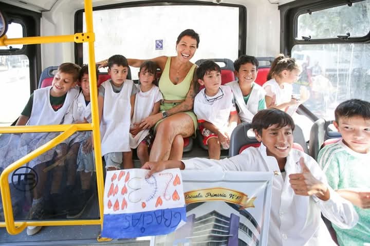 MAYRA LLEGÓ EN UNA UNIDAD DE LA LÍNEA 263 AL BARRIO LA MATERA 