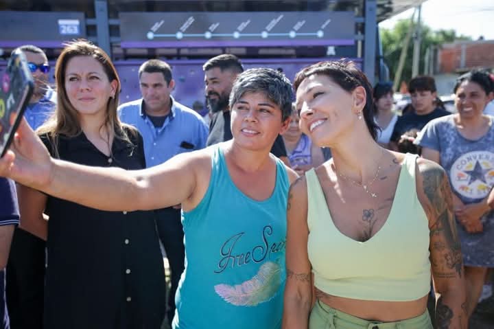 MAYRA LLEGÓ EN UNA UNIDAD DE LA LÍNEA 263 AL BARRIO LA MATERA 