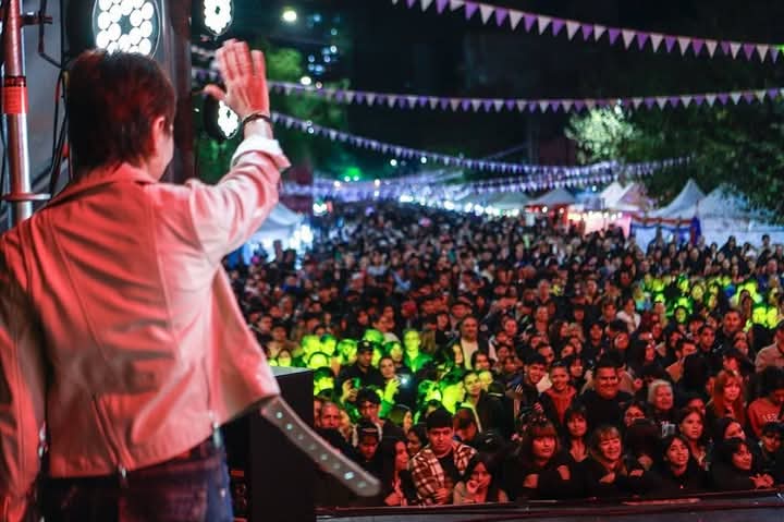 MAYRA EN LA FIESTA DE LAS COLECTIVIDADES JUNTO A MILES DE VECINOS