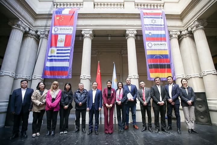 MAYRA SE REUNIÓ CON UNA DELEGACIÓN DEL GOBIERNO DE LA CIUDAD DE CHONGQING 