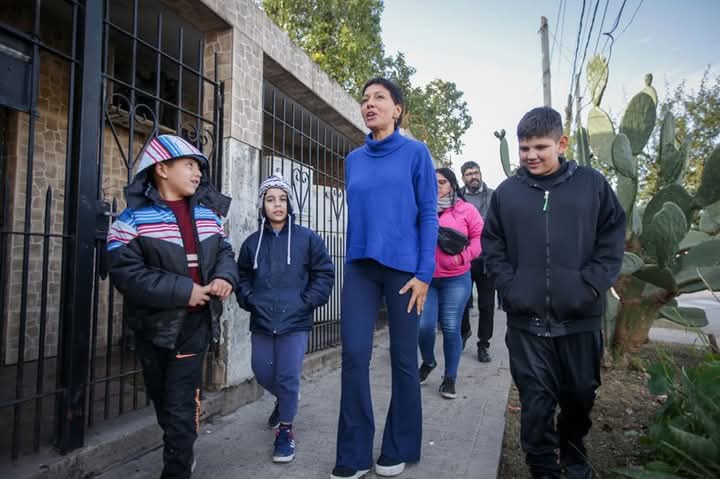 MAYRA RECORRIÓ JUNTO A LOS VECINOS OBRAS DE PAVIMENTACIÓN EN QUILMES OESTE