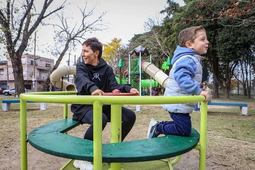 MAYRA INAUGURÓ LOS NUEVOS JUEGOS INCLUSIVOS DE LA PLAZA ONDA VERDE