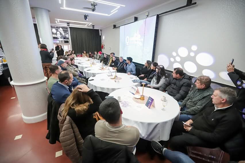 MAYRA OTORGÓ CERTIFICADOS DE HABILITACIÓN A COMERCIOS DEL DISTRITO