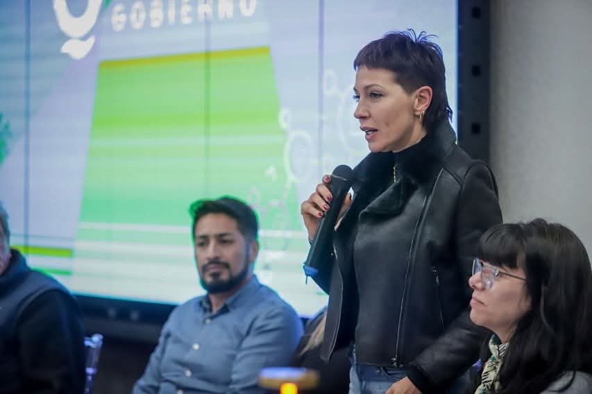 MAYRA OTORGÓ CERTIFICADOS DE HABILITACIÓN A COMERCIOS DEL DISTRITO