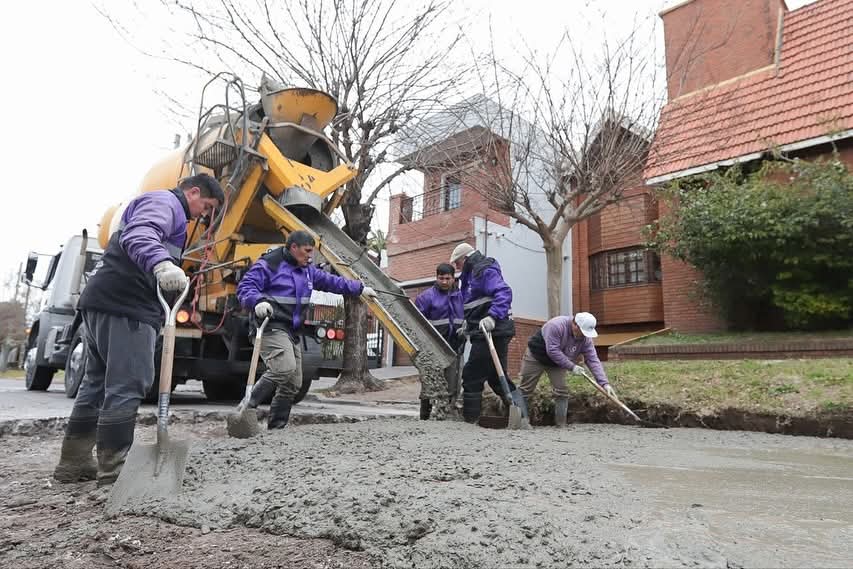 MAYRA SUPERVISÓ TRABAJOS DE BACHEO EN HORMIGÓN EN QUILMES OESTE 