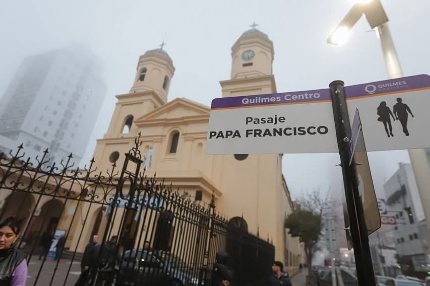 MAYRA PRESENTÓ EL NUEVO PASAJE “PAPA FRANCISCO” EN QUILMES