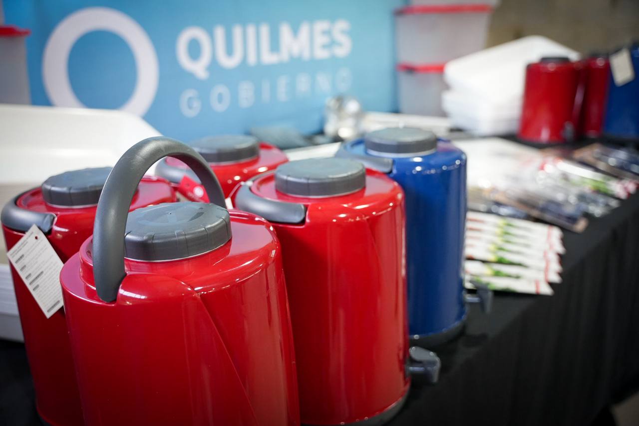 EL MUNICIPIO ENTREGÓ KITS BAZAR EN EL CLUB VILLA ALCIRA