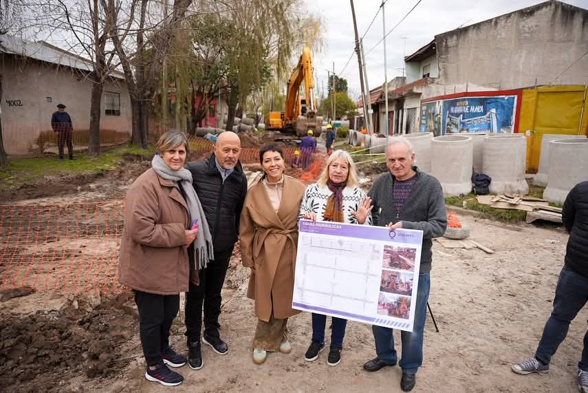 MAYRA SE REUNIÓ CON VECINOS Y SUPERVISÓ UNA IMPORTANTE OBRA PLUVIAL