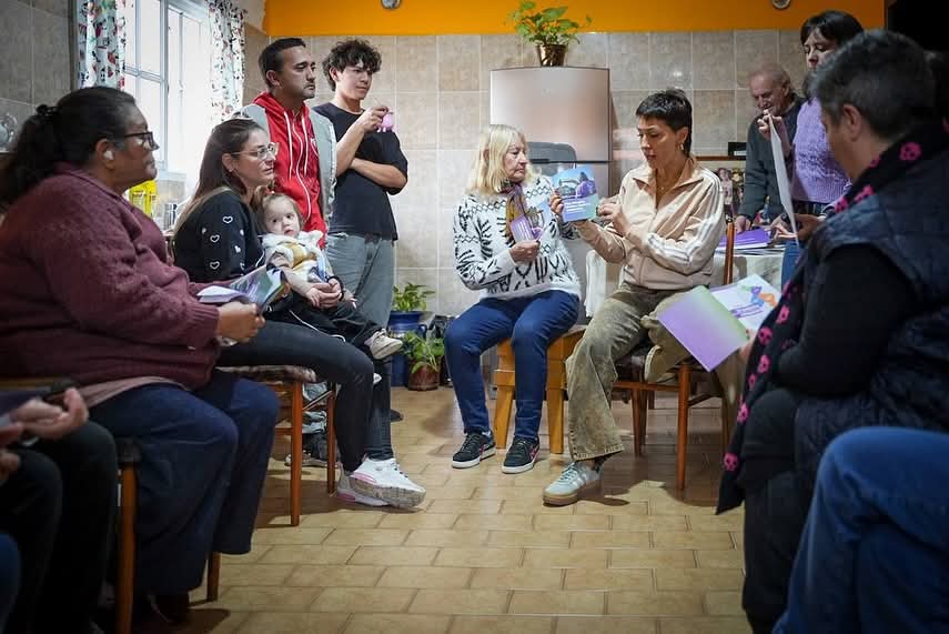 MAYRA SE REUNIÓ CON VECINOS Y SUPERVISÓ UNA IMPORTANTE OBRA PLUVIAL