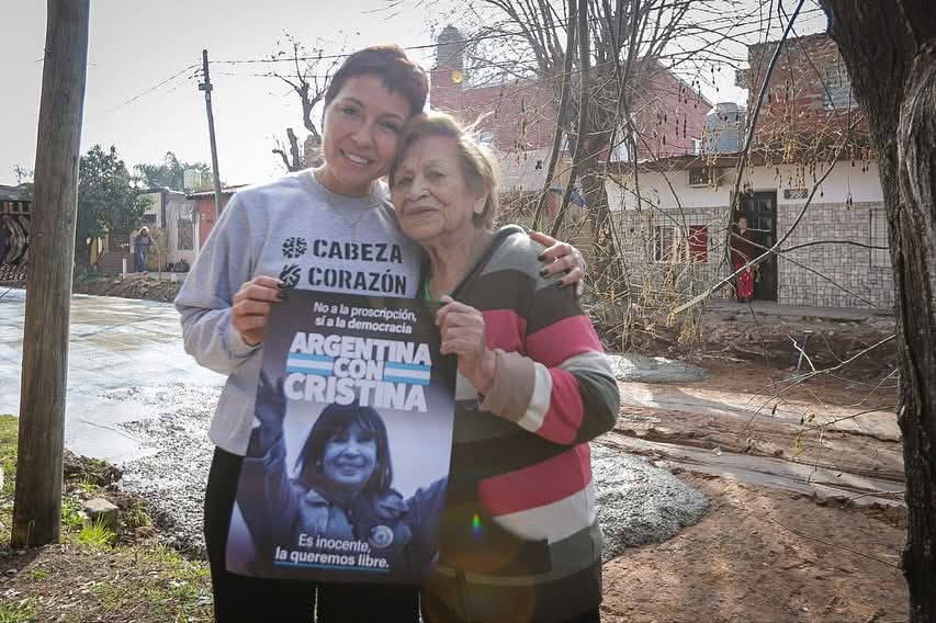 MAYRA RECORRIÓ LA OBRA DE PAVIMENTOS EN EL BARRIO SAN VALENTÍN