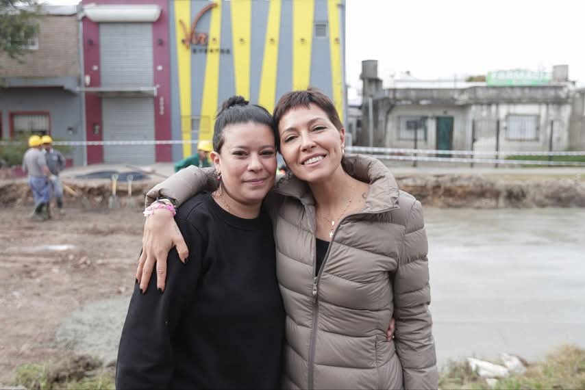 MAYRA RECORRIÓ LA OBRA DE PAVIMENTACIÓN DEL BARRIO DREYMAR 