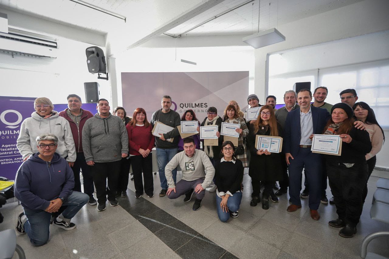 EL MUNICIPIO DE QUILMES ENTREGÓ CARNETS DE MANIPULACIÓN SEGURA DE ALIMENTOS