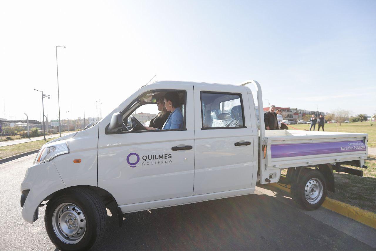 MAYRA ENCABEZÓ LA PRESENTACIÓN DE 10 NUEVAS CAMIONETAS