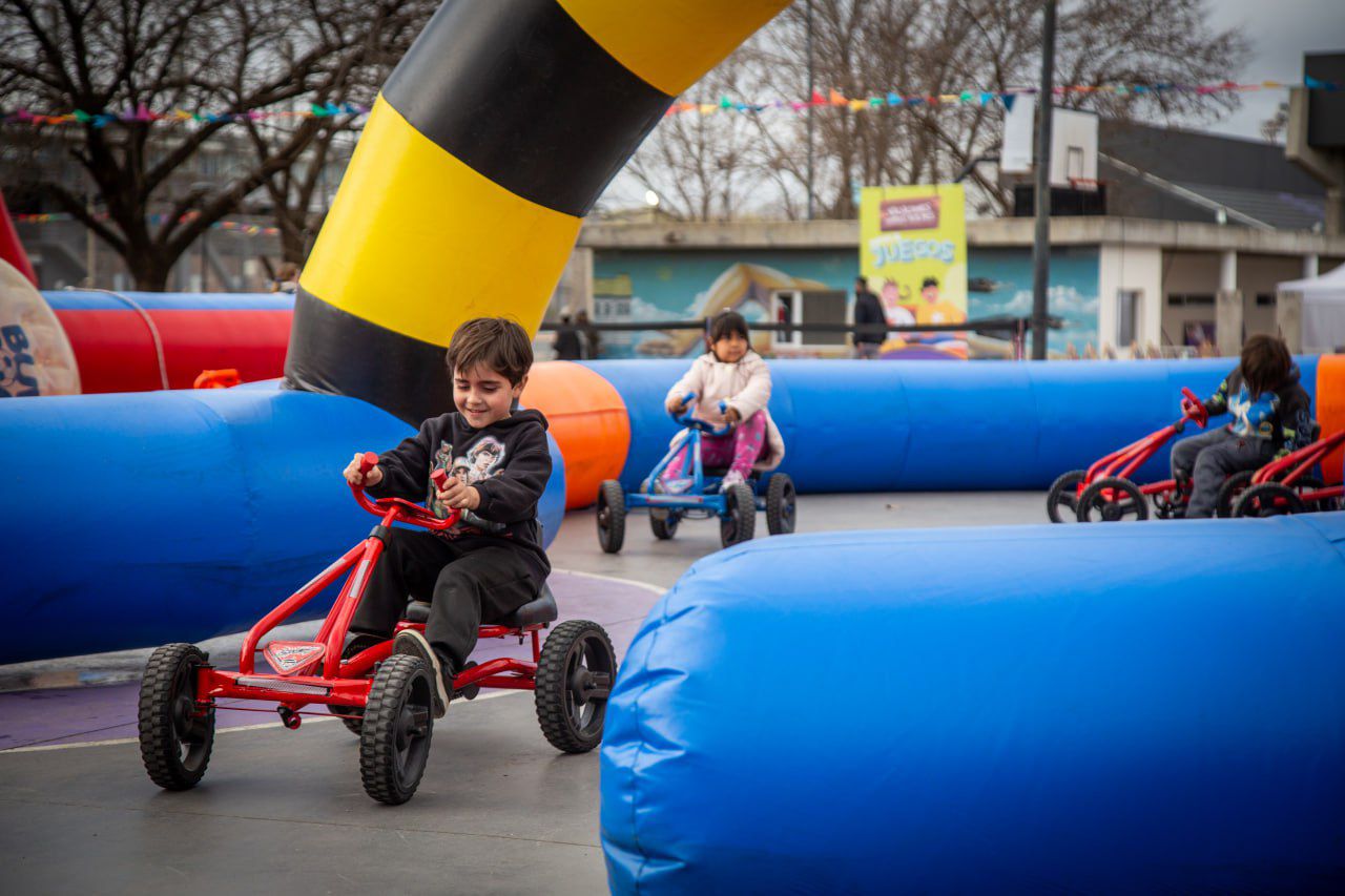 MAYRA EN EL “PARQUE DE JUEGOS” DEL POLIDEPORTIVO “REYNALDO GORNO”