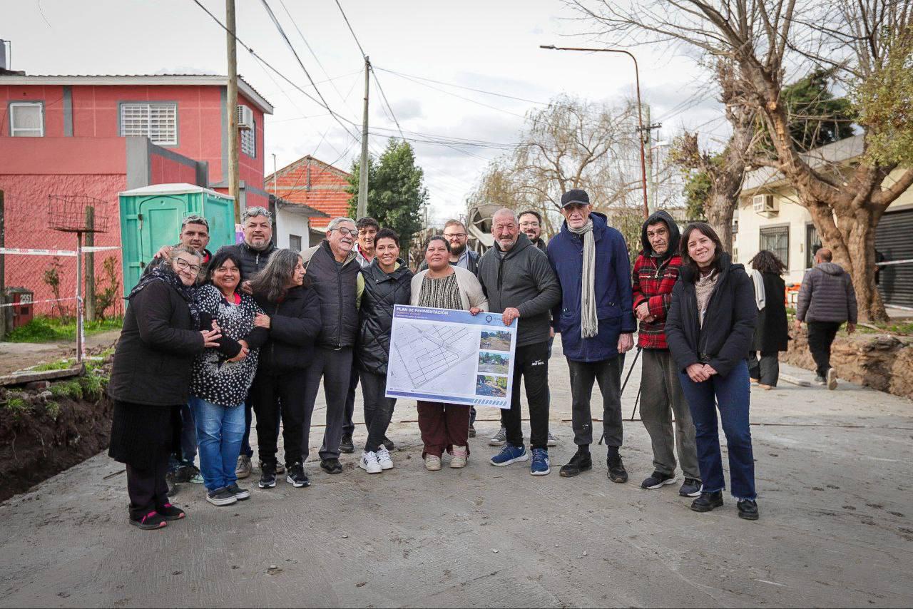 MAYRA RECORRIÓ LA OBRA DE PAVIMENTOS DEL BARRIO VECINAL EN SOLANO