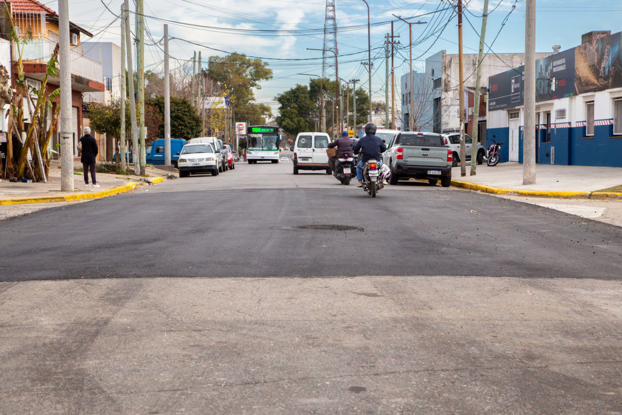 EL MUNICIPIO ABRIÓ EL CORTE EN LA AVENIDA LAMADRID POR LA OBRA DE AYSA
