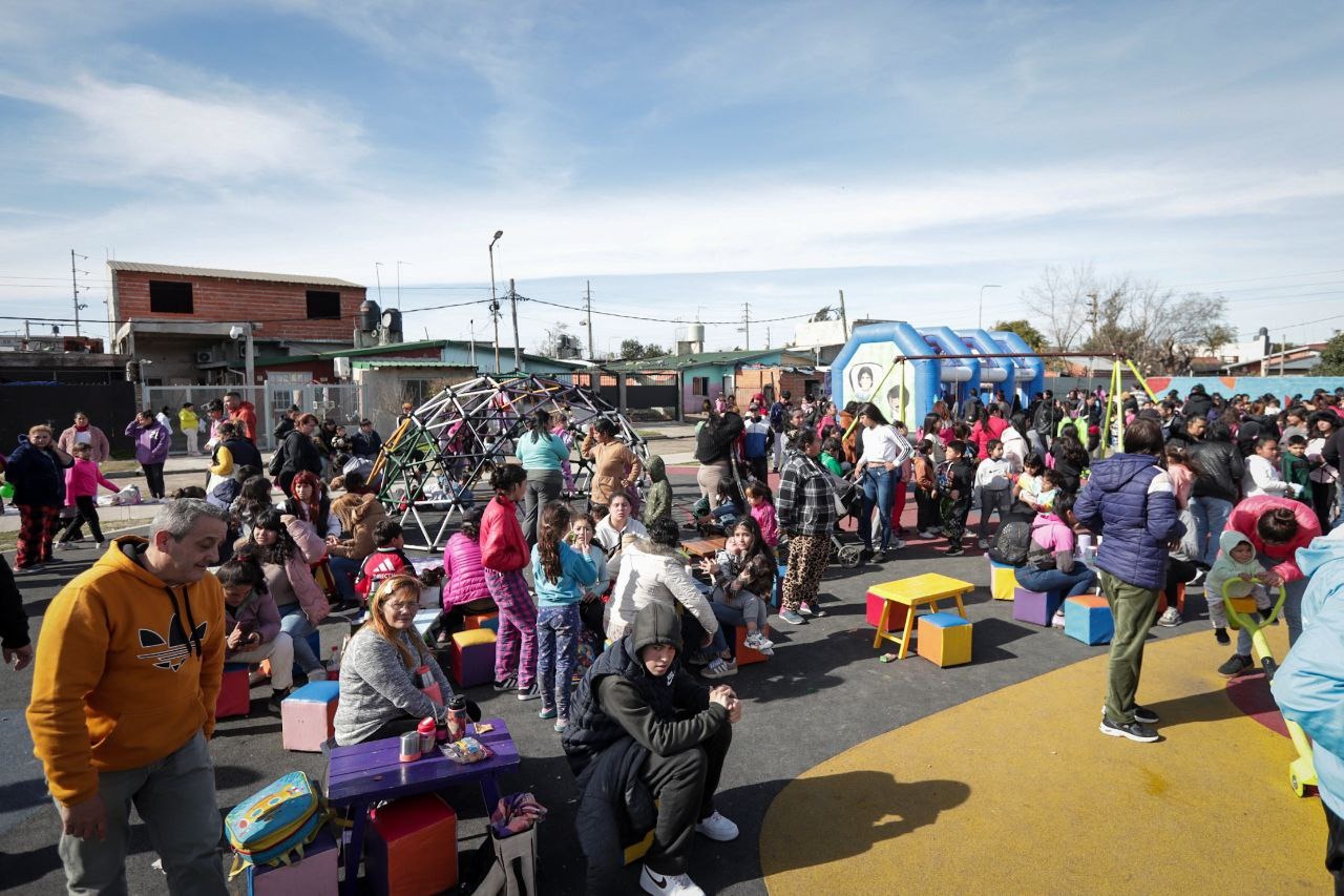 CECI SOLER RECORRIÓ LA OBRA DEL PASEO DE LA LEALTAD EN QUILMES OESTE