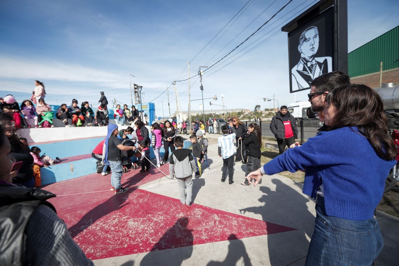 CECI SOLER RECORRIÓ LA OBRA DEL PASEO DE LA LEALTAD EN QUILMES OESTE