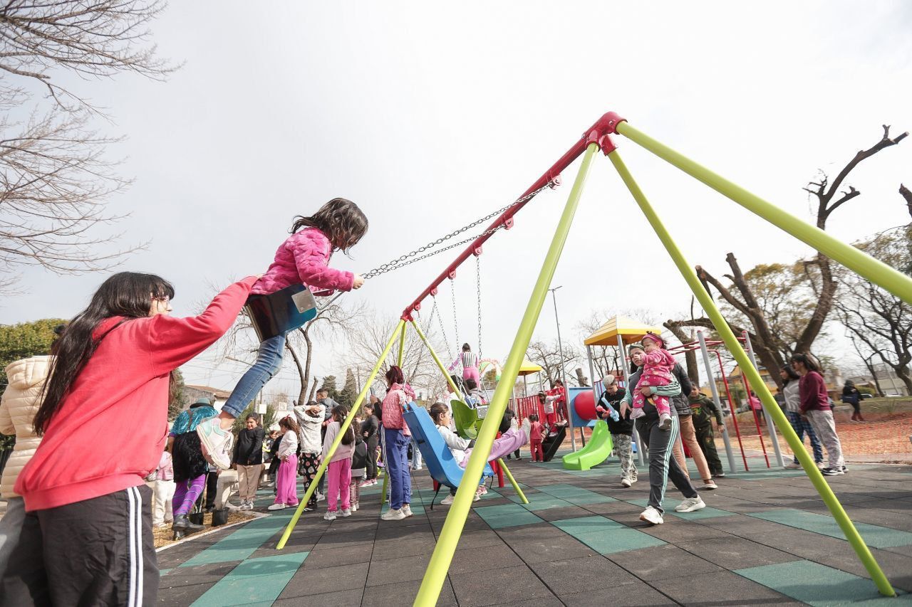 MAYRA INAUGURÓ LA PUESTA EN VALOR INTEGRAL DE LA PLAZA SANTO DOMINGO 