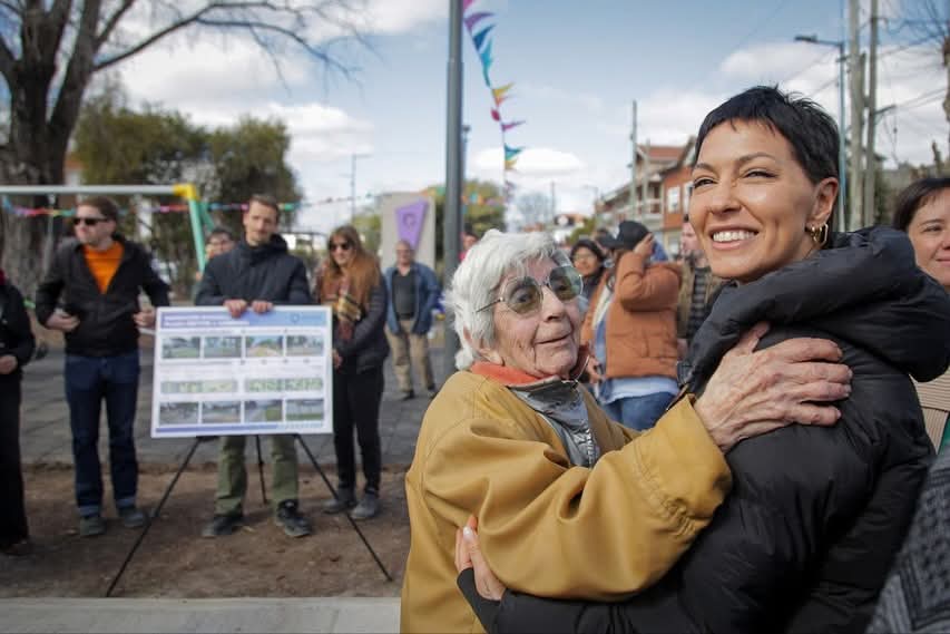 MAYRA Y CECI SOLER INAUGURARON LA PUESTA EN VALOR DE LA PLAZOLETA CAMPORA