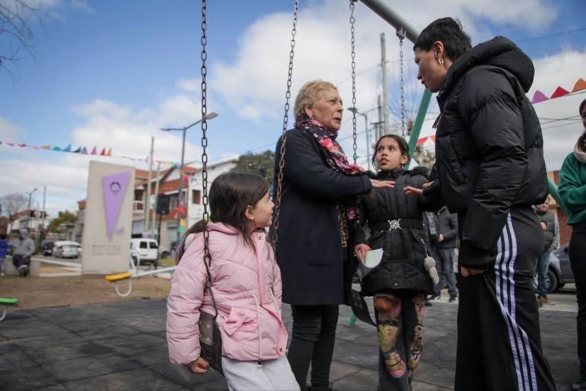 MAYRA Y CECI SOLER INAUGURARON LAS MEJORAS EN LA PLAZOLETA HECTOR CÁMPORA