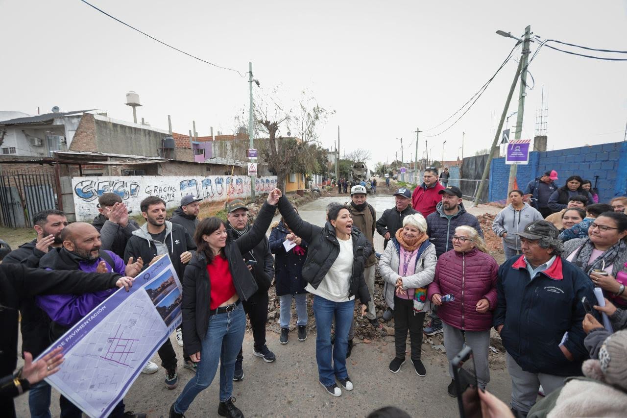 MAYRA RECORRIÓ LA OBRA DE PAVIMENTO DE 27 CUADRAS EN  LA CAÑADA