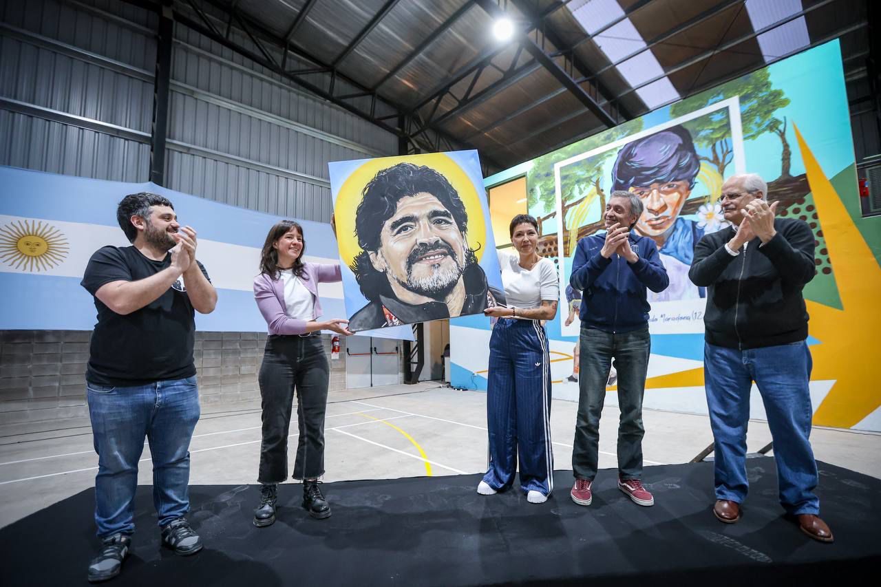 MAYRA, MÁXIMO KIRCHNER Y JORGE TAIANA EN UN NUEVO POLIDEPORTIVO EN QUILMES