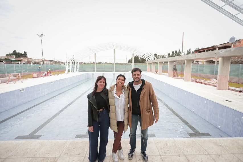 MAYRA Y CECI SOLER RECORRIERON EL AVANCE DE LA OBRA DE NATATORIO MUNICIPAL 