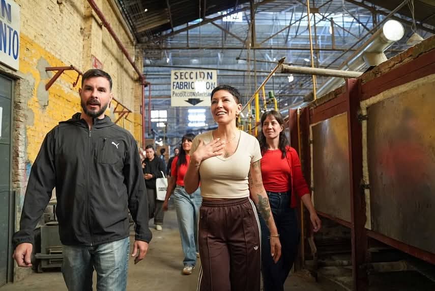 MAYRA Y CECI SOLER VISITARON LA CRISTALERÍA COOPERATIVA “EL PROGRESO” 