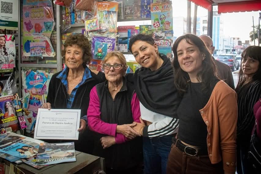  MAYRA RECORRIÓ LA AVENIDA ANDRÉS BARANDA Y CHARLÓ CON VECINOS